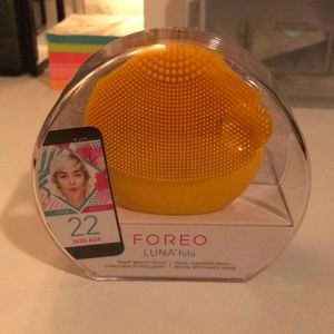 Foreo LUNA fofo facial cleansing brush